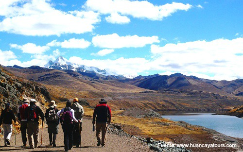 Trekking o caminata en el Nevado Pariacaca