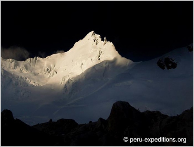 PERU: Expeditions Vallunaraju (5686 m), Yanapaccha