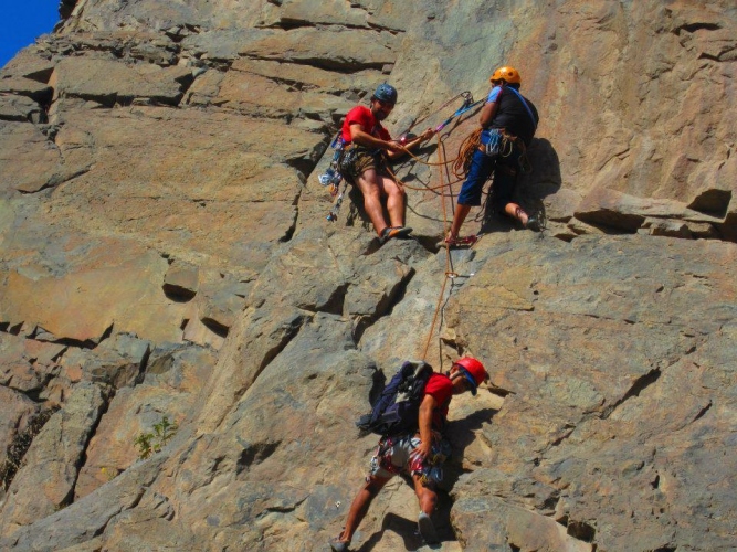 CONVOCATORIA DE MONITORES DE ESCALADA EN ROCA