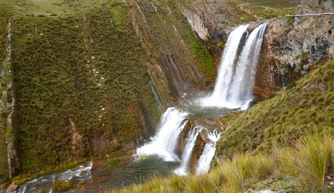 Trekking A La Cascada Carispaccha