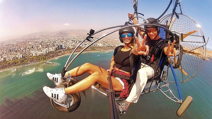 VUELO EN PARAPENTE POR LA COSTA VERDE + VIDEO