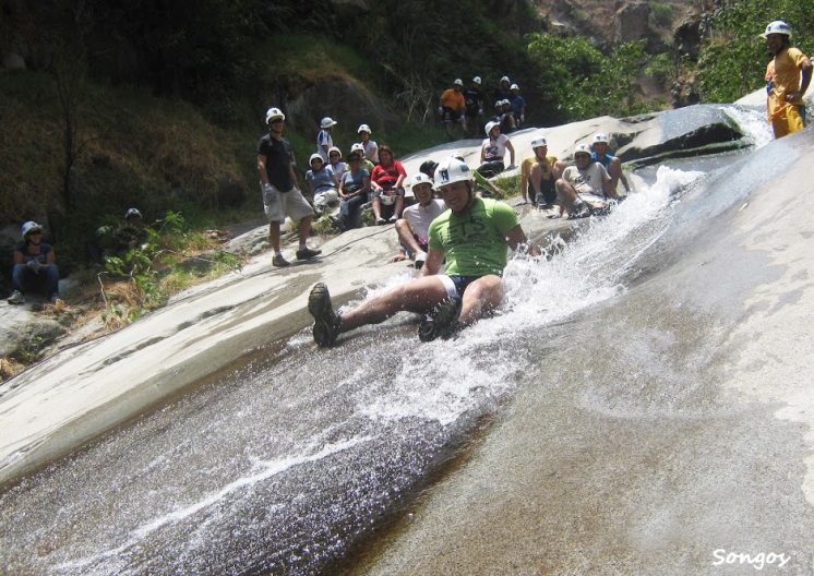 FULL DAY TOBOGANES DE SONGOS + RAPEL EN HUANANO