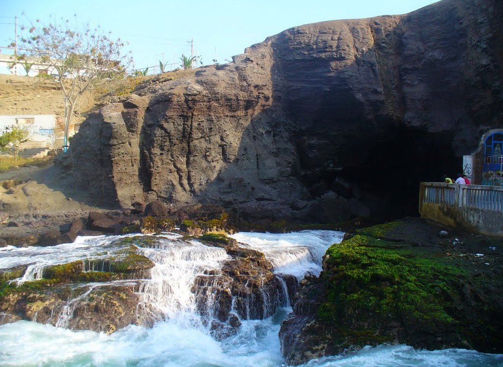 El Boquerón del Diablo en Pucusana