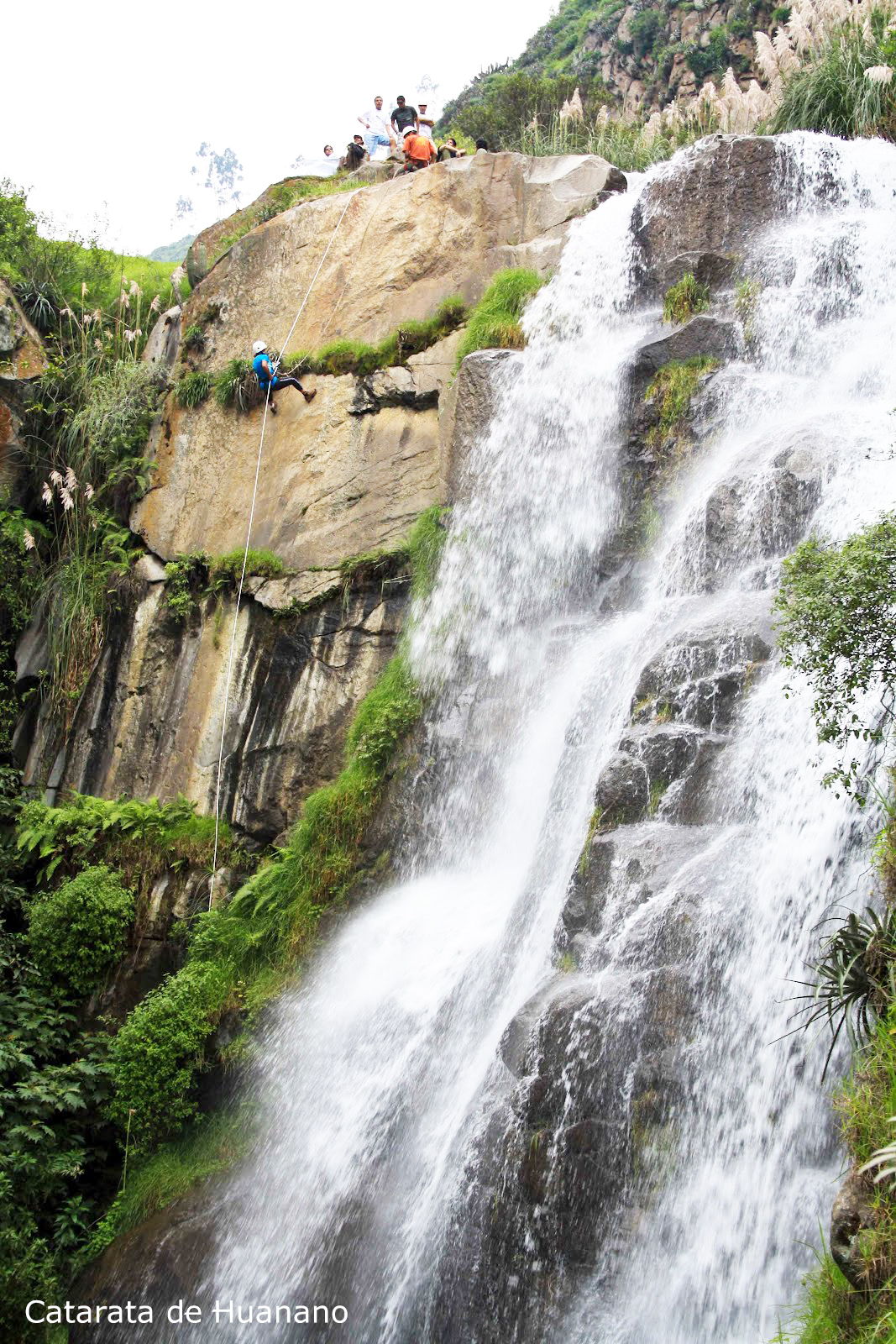 Rapel en Catarata de Huanano