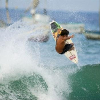 Surf en Playa Cabo Blanco