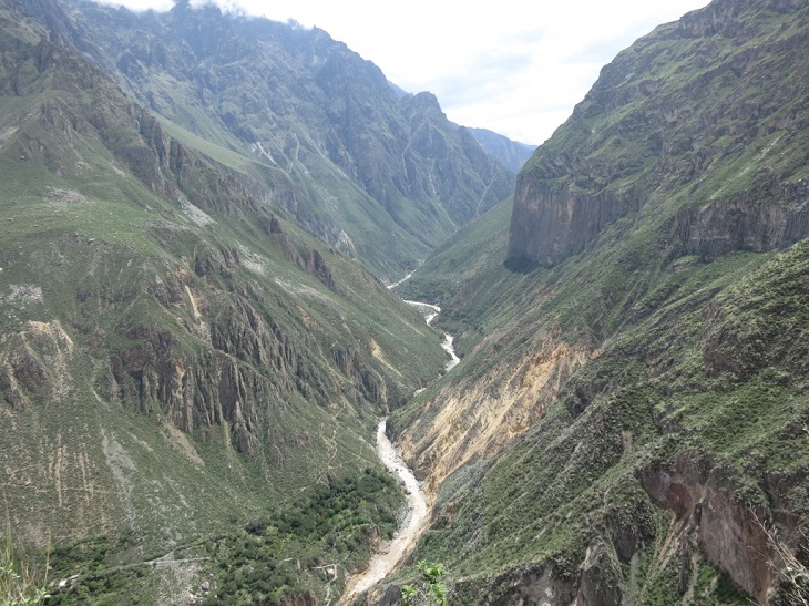 cañon del rio colca en arequipa